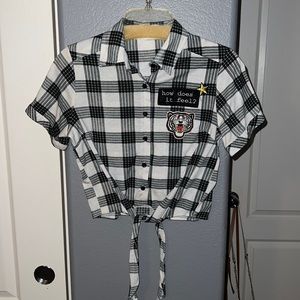 Size M Cropped Knot Tie Shirt
